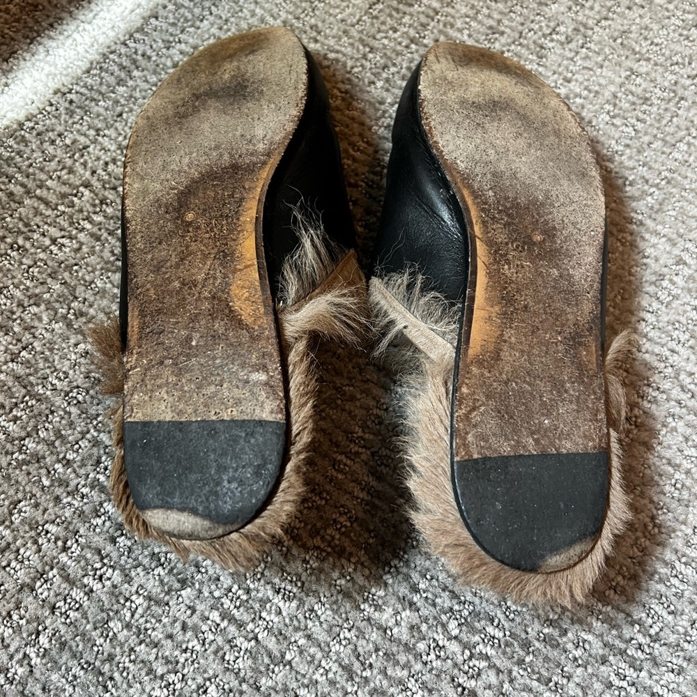 Gucci Princetown Black Leather Loafers with Gold Accents - Picture 6 of 9